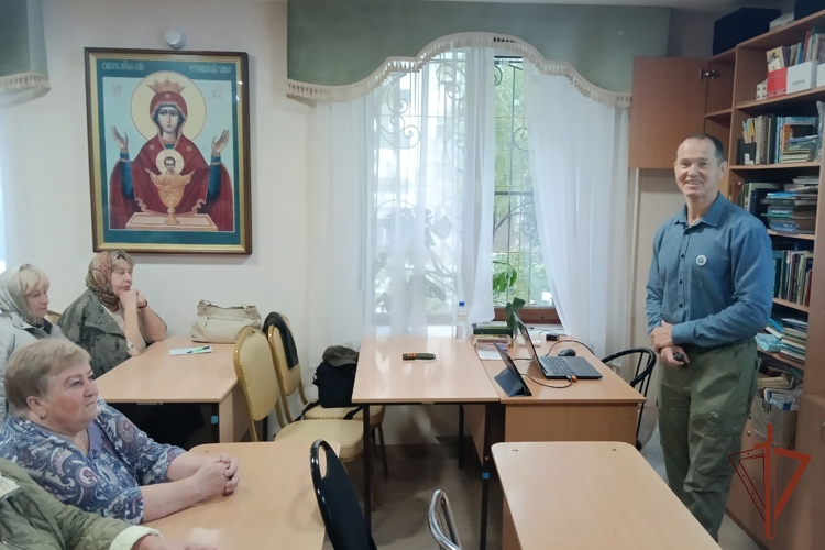 В Кирове ветеран Росгвардии провел краеведческую беседу, приуроченную к 90-летию образования Кировской области