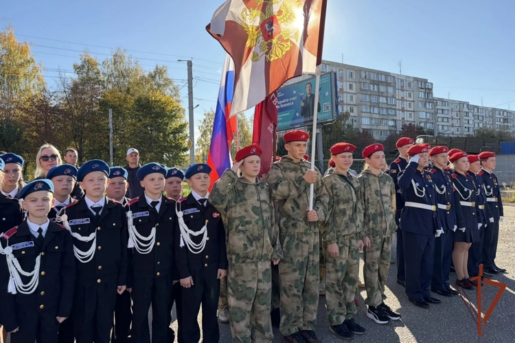 Военнослужащие Кировского соединения ВНГ РФ рассказали кадетам о ведомственных вузах Росгвардии и пригласили на службу 