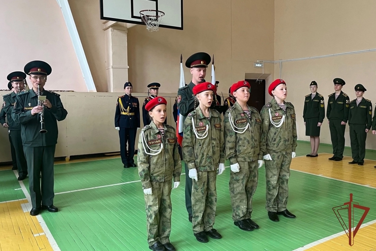 В Кирове росгвардейцы поздравили подшефных кадет с принятием Присяги 