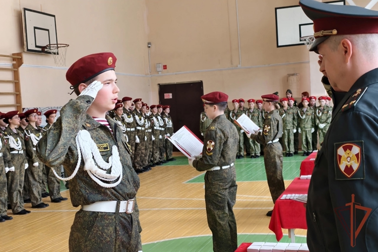 В Кирове росгвардейцы поздравили подшефных кадет с принятием Присяги 