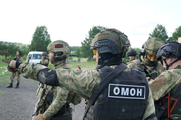 Директор Росгвардии Герой России генерал армии Виктор Золотов поздравил личный состав и ветеранов с 38-ой годовщиной образования ОМОН войск национальной гвардии