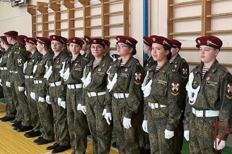 В Кирове росгвардейцы поздравили подшефных кадет с принятием Присяги 